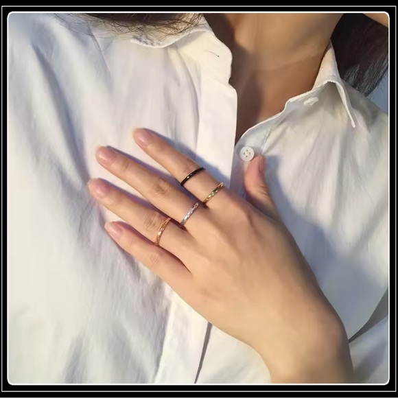 SILVER SIMPLE MINIMALIST PROMISE ENGAGEMENT WEDDING BAND RING - Picture 4 of 7